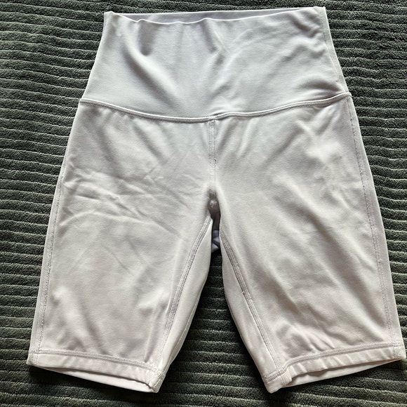 lululemon Align™ High-Rise Short | Size 4 | Excellent Condition - Picture 2 of 5